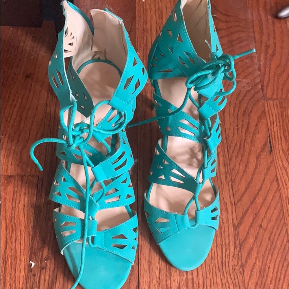 Teal heels 👠